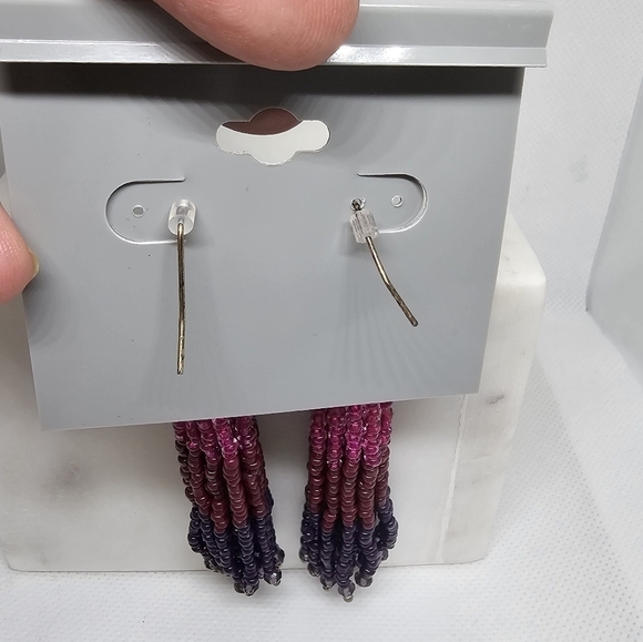 *5$ in bundle*Daisy Fuentes Earrings Goldtone Purple Bead Tassel Earrings - Picture 3 of 3